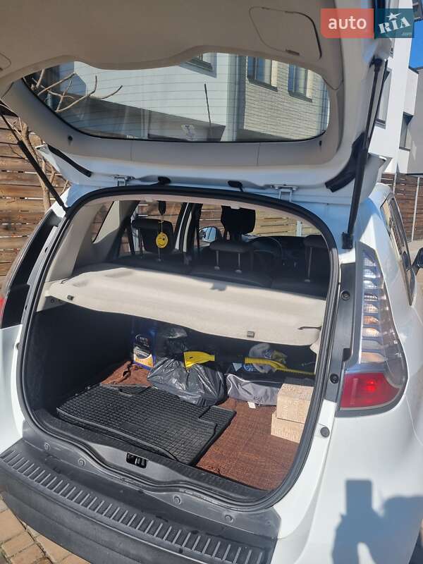 Мінівен Renault Scenic 2012 в Софіївській Борщагівці