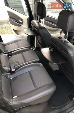 Минивэн Renault Scenic 2010 в 