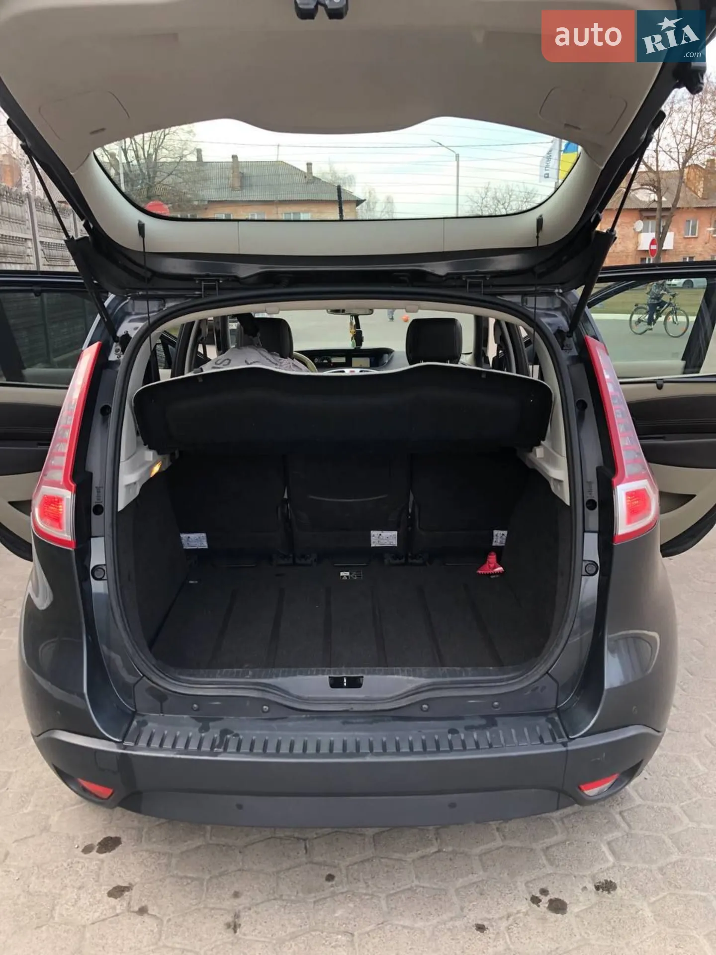 2010 Renault Scenic - мініатюра 16