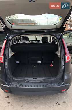 Минивэн Renault Scenic 2010 в 