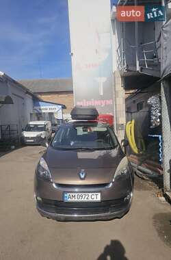 Минивэн Renault Scenic 2012 в 