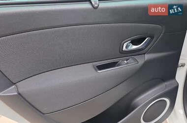 Минивэн Renault Scenic 2009 в 