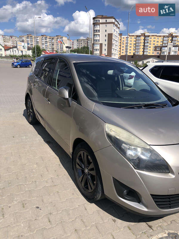 Мінівен Renault Scenic 2010 в Хмельницькому