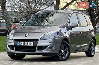 Минивэн Renault Scenic 2011 в 