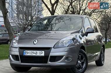 Минивэн Renault Scenic 2011 в 