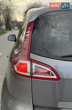 Минивэн Renault Scenic 2011 в 