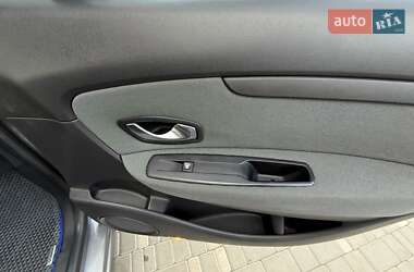 Минивэн Renault Scenic 2011 в 