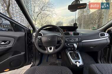 Минивэн Renault Scenic 2011 в 
