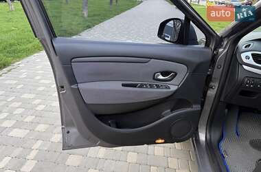 Минивэн Renault Scenic 2011 в 