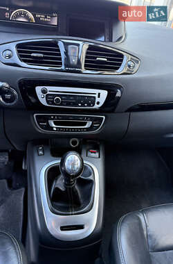Минивэн Renault Scenic 2013 в 