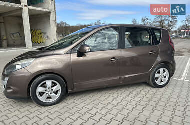 Минивэн Renault Scenic 2011 в 