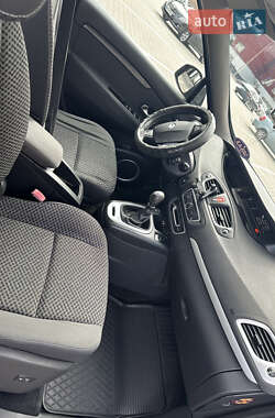 Минивэн Renault Scenic 2011 в 