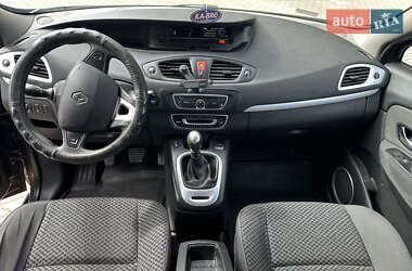 Минивэн Renault Scenic 2011 в 