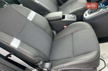 Минивэн Renault Scenic 2013 в 