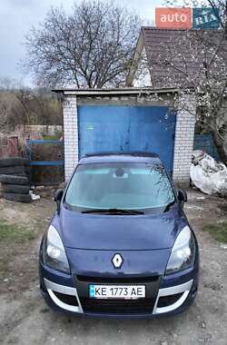 Минивэн Renault Scenic 2010 в 