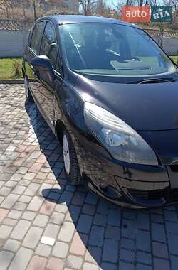 Минивэн Renault Scenic 2009 в 
