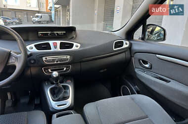 Минивэн Renault Scenic 2009 в 