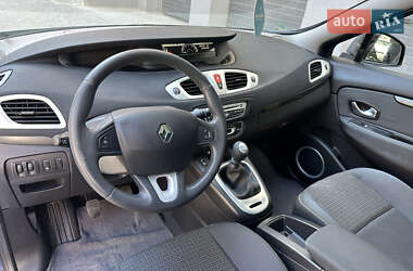 Минивэн Renault Scenic 2009 в 