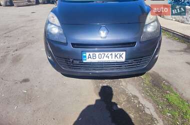 Минивэн Renault Scenic 2011 в 