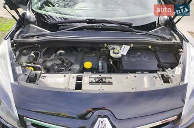Минивэн Renault Scenic 2013 в 