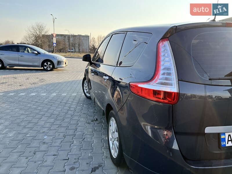 Минивэн Renault Scenic 2011 в Владимире