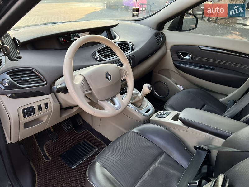 Минивэн Renault Scenic 2011 в Владимире