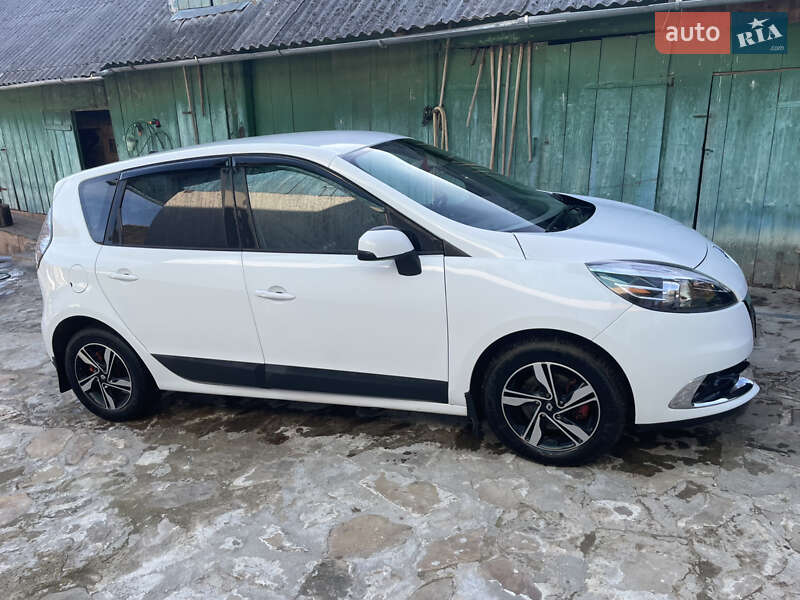 Минивэн Renault Scenic 2012 в Стрелках