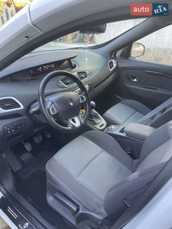 Минивэн Renault Scenic 2012 в Стрелках