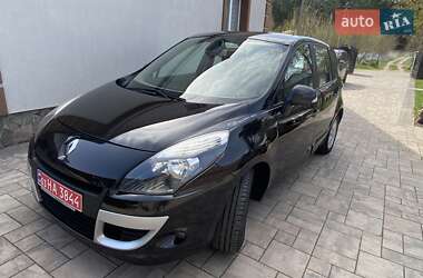 Минивэн Renault Scenic 2010 в 