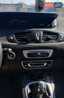Минивэн Renault Scenic 2015 в 
