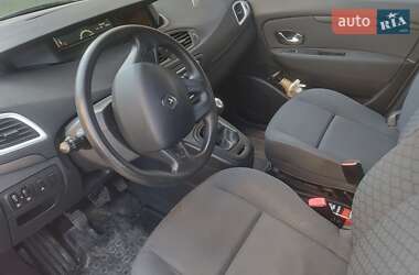 Минивэн Renault Scenic 2010 в 