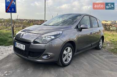 Минивэн Renault Scenic 2011 в 