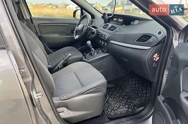 Минивэн Renault Scenic 2011 в 