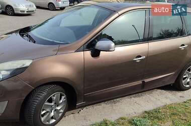 Минивэн Renault Scenic 2011 в 