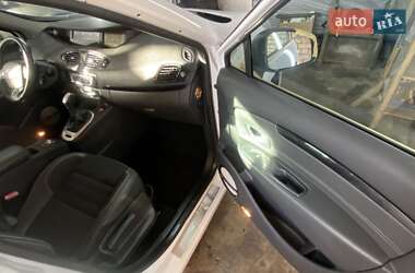 Минивэн Renault Scenic 2015 в 