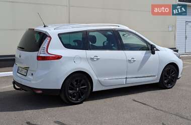 Минивэн Renault Scenic 2015 в 