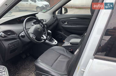 Минивэн Renault Scenic 2012 в 