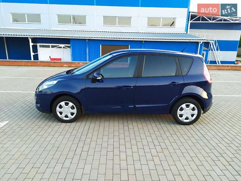 Мінівен Renault Scenic 2011 в Ромнах