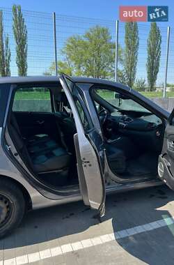 Минивэн Renault Scenic 2013 в 