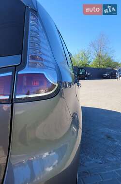 Минивэн Renault Scenic 2015 в 