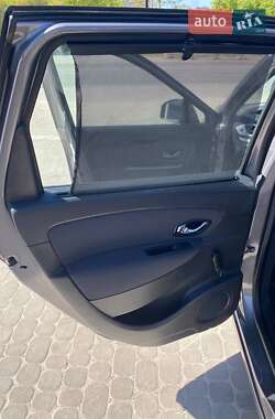 Минивэн Renault Scenic 2015 в 
