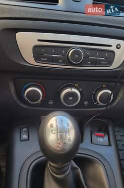 Минивэн Renault Scenic 2015 в 