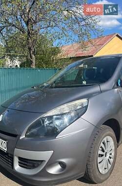 Минивэн Renault Scenic 2010 в 