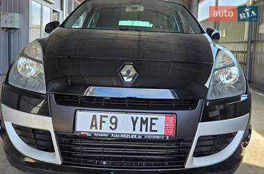 Минивэн Renault Scenic 2012 в 