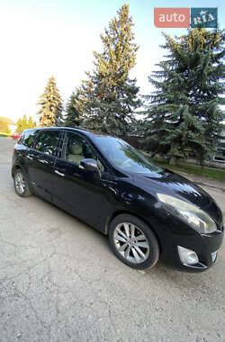 Минивэн Renault Scenic 2010 в 