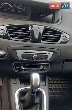 Минивэн Renault Scenic 2015 в 
