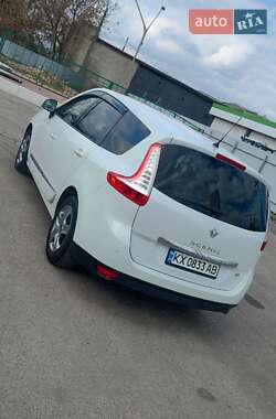 Минивэн Renault Scenic 2015 в 