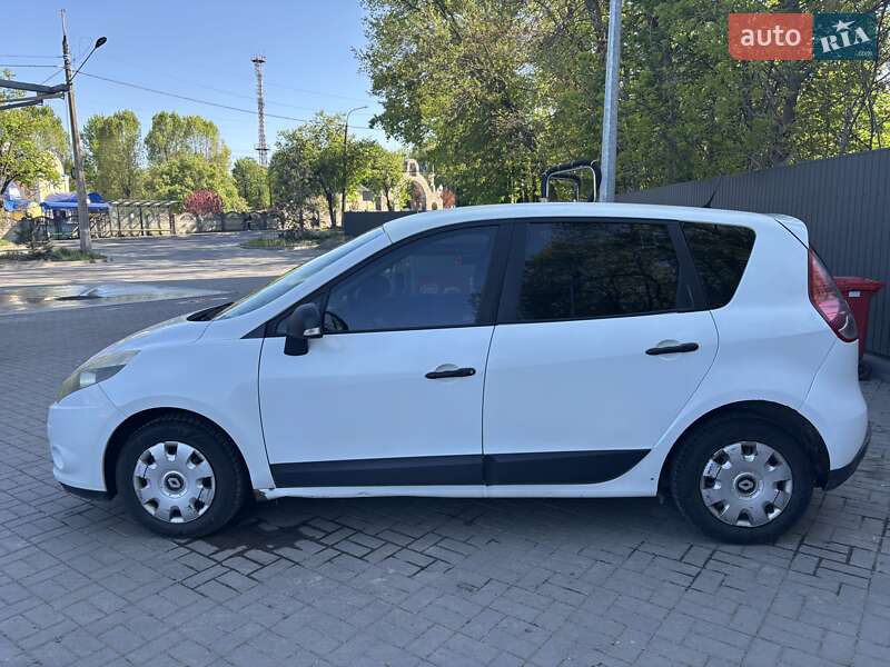 Минивэн Renault Scenic 2010 в 