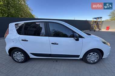 Минивэн Renault Scenic 2010 в 
