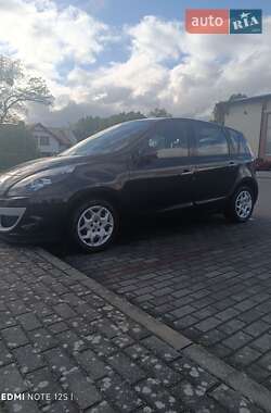 Минивэн Renault Scenic 2011 в 